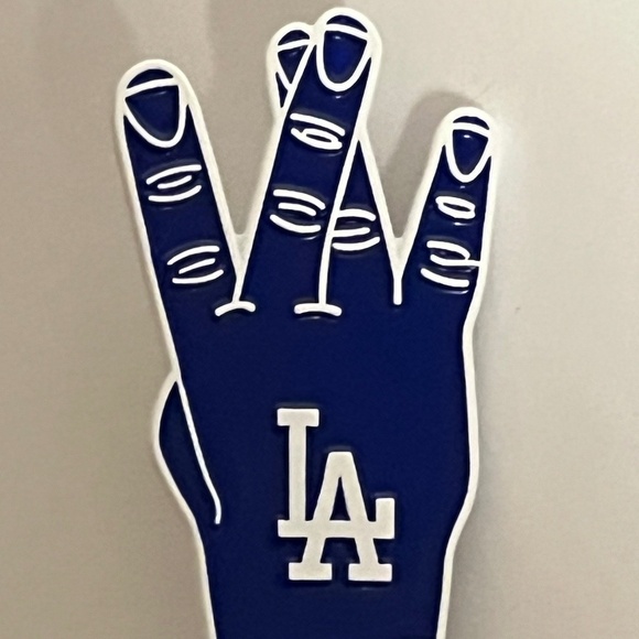 LA Dodgers Foam Finger Hat Pin Pins Streetwear Hats Bag Baseball Fitted New Era - Picture 2 of 9
